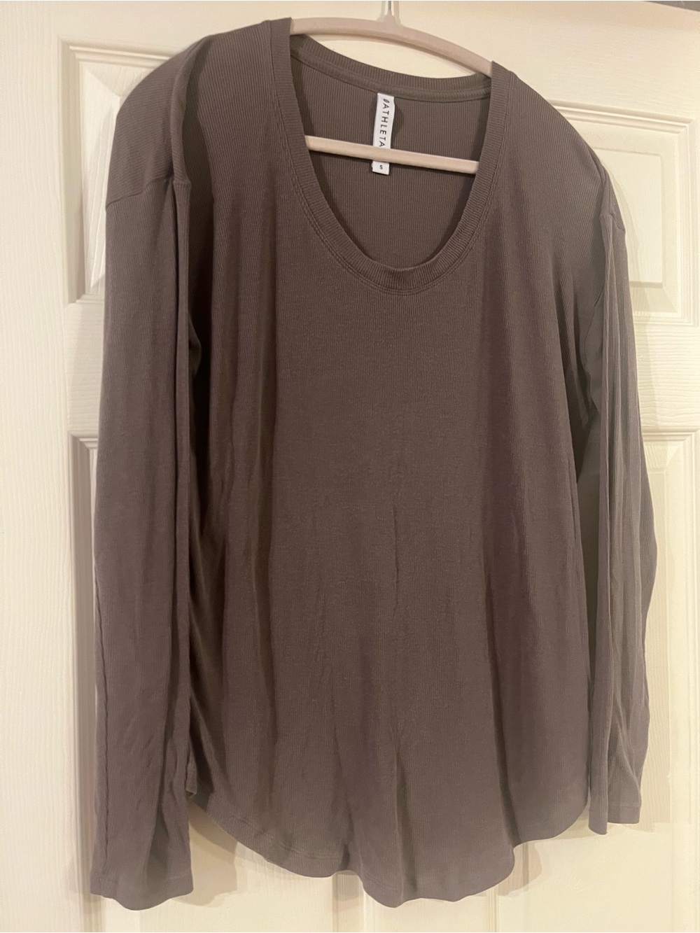Athleta Women's S Taupe Long Sleeve Scoop Neck Top
